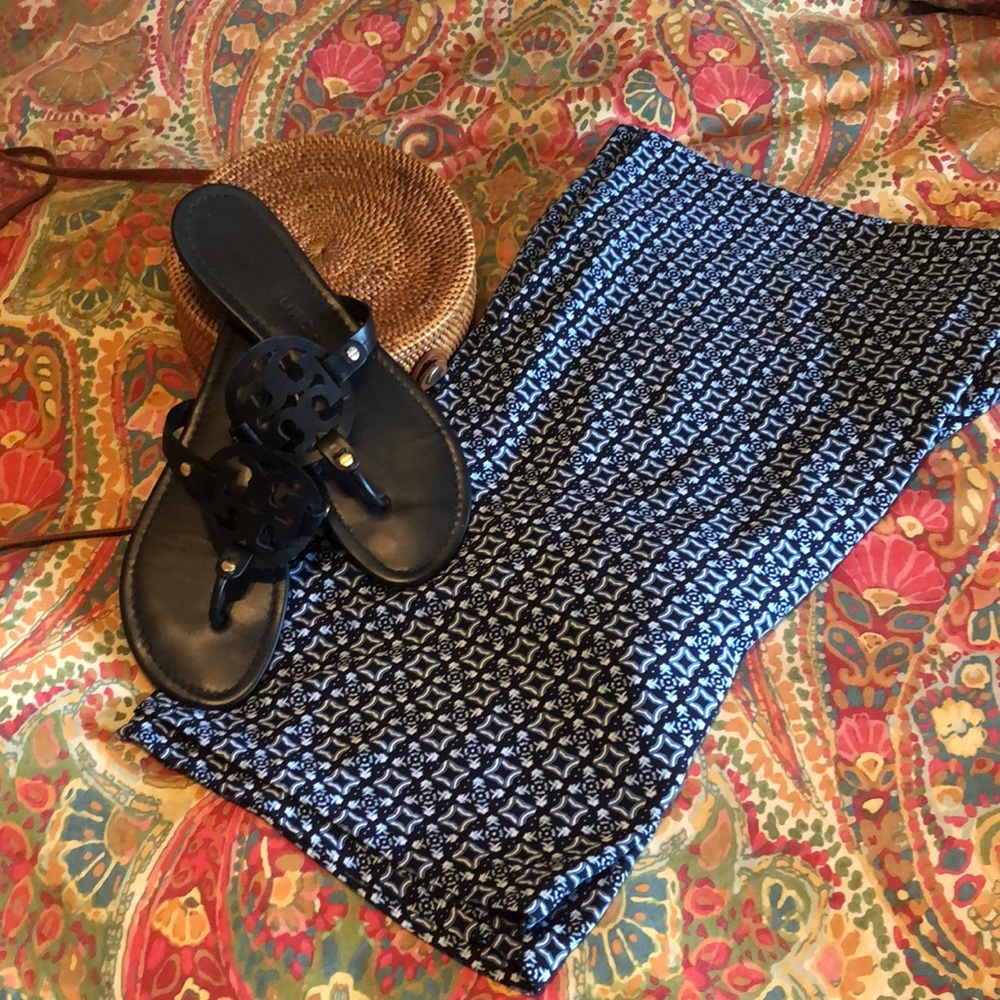 Rafaella elastic waist wide leg palazzo pants. 30” inseam.  Comfy and cute.